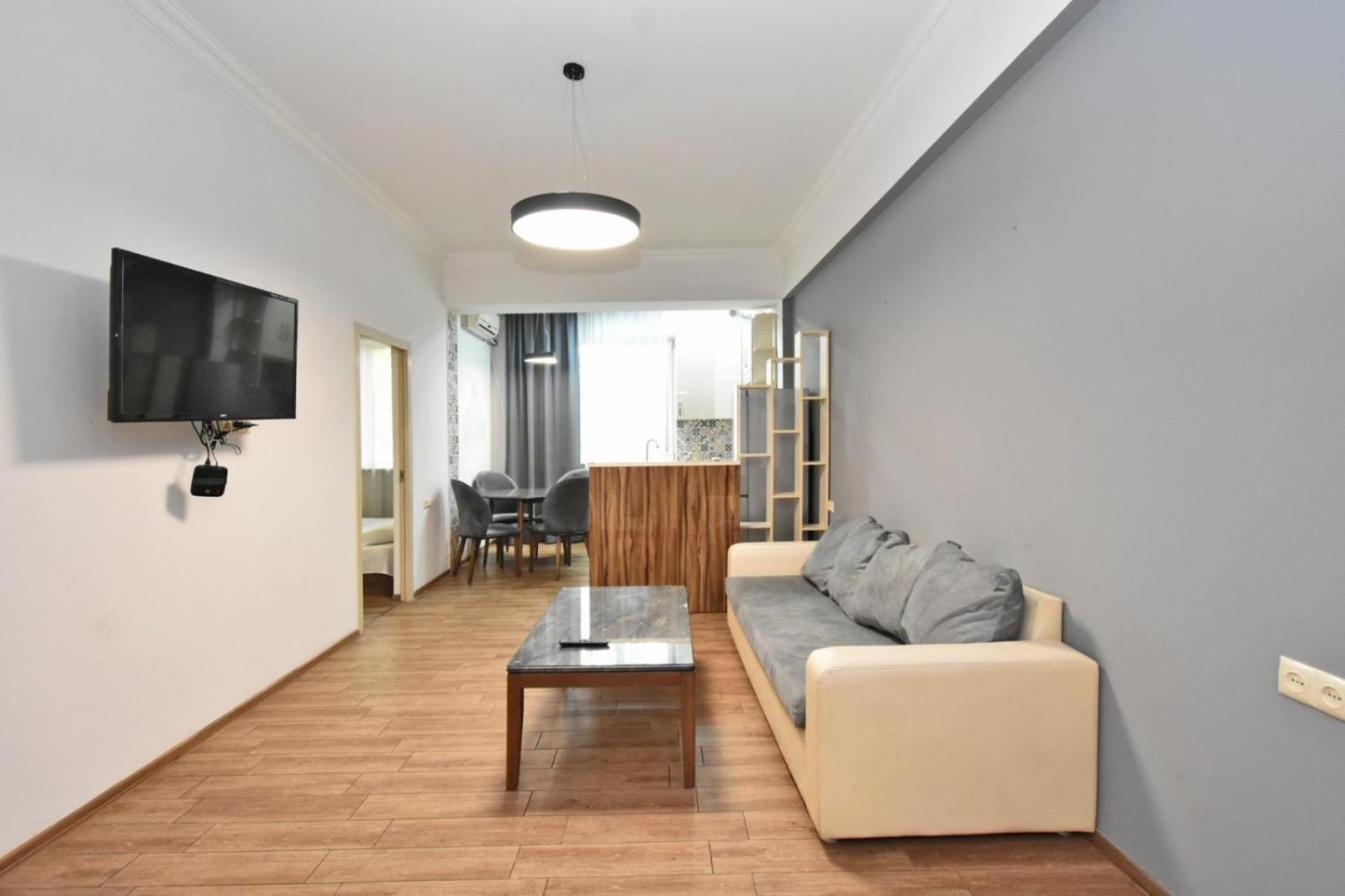 Rent Inn Yerevan On Chaykovski Street Exterior photo