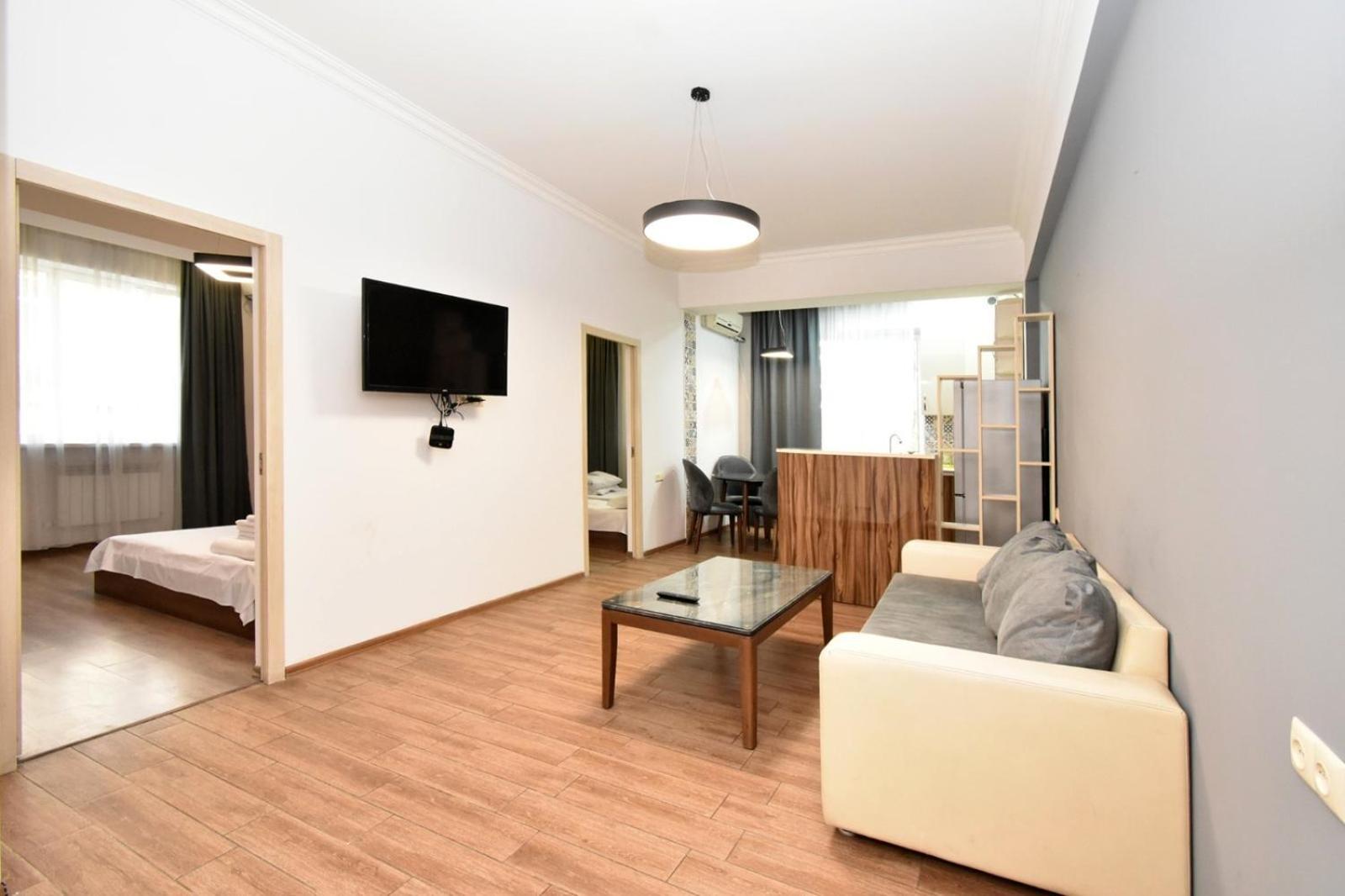 Rent Inn Yerevan On Chaykovski Street Exterior photo